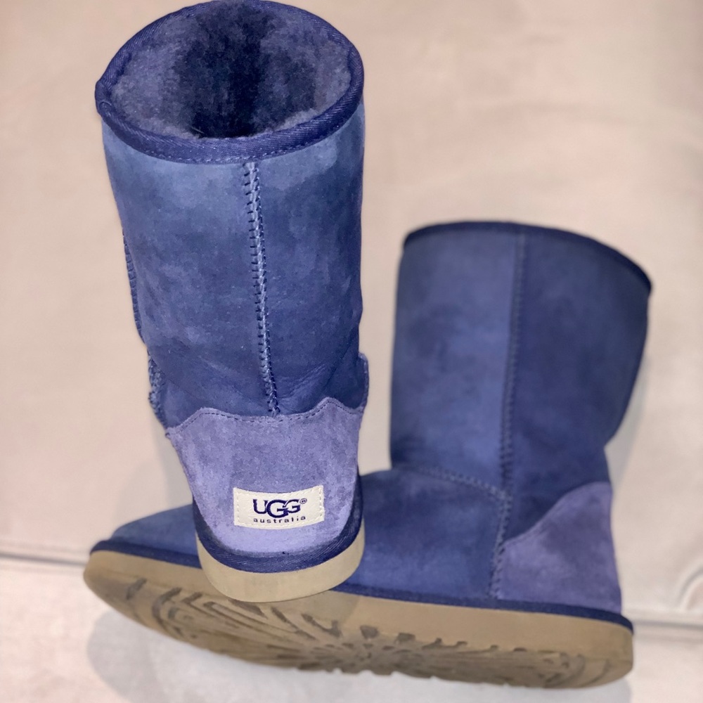UGG australia | Women’s Classic Short | Sz. 9